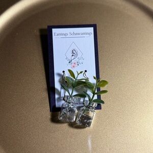 Woman’s polymer & resin earrings
